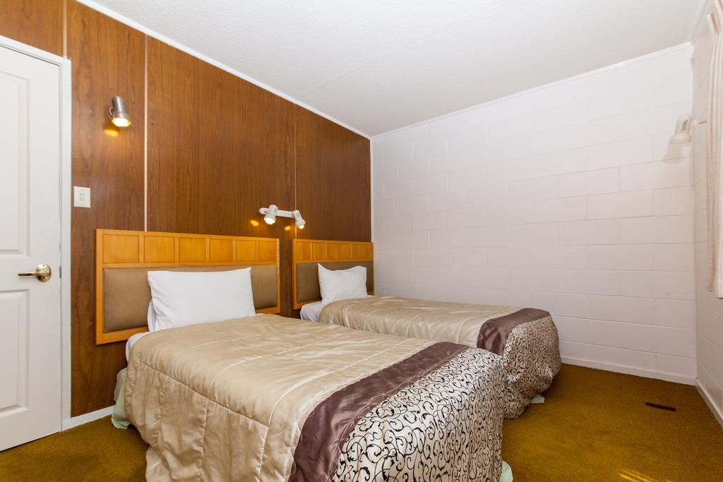 Sunset Lodge Motel Taupaki Habitación foto