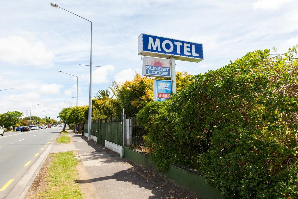 Sunset Lodge Motel Taupaki Exterior foto